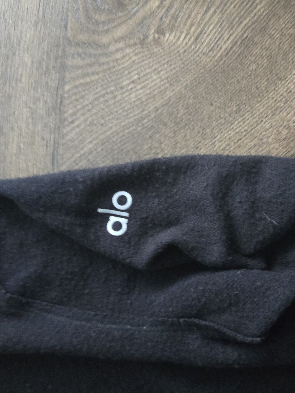 Alo Yoga Alolux Soho Getaway Cropped Hoodie in Black sz SMALL - Picture 5 of 9